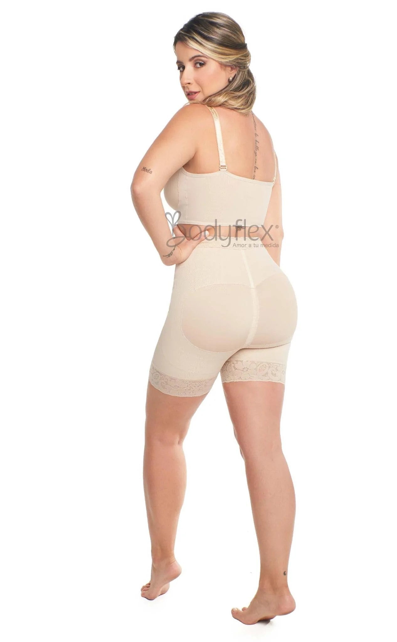 Butt-Lifting Short Mid-Thighs with Hooks