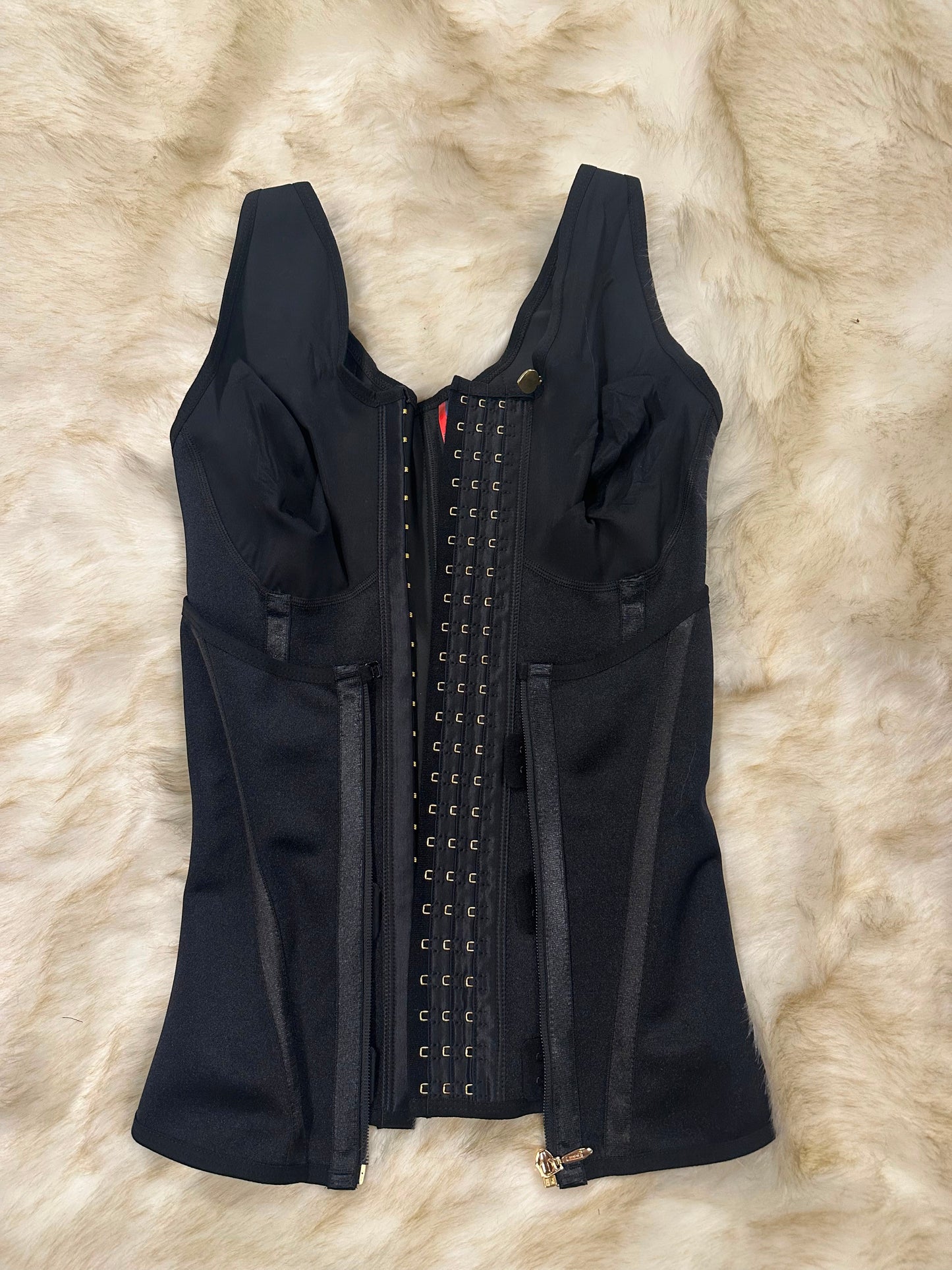 Comfort 360 Shapewear Vest with Built-In Bra – High Compression, 11 Steel Bones, 3 Hook Levels & Front Zipper MC041