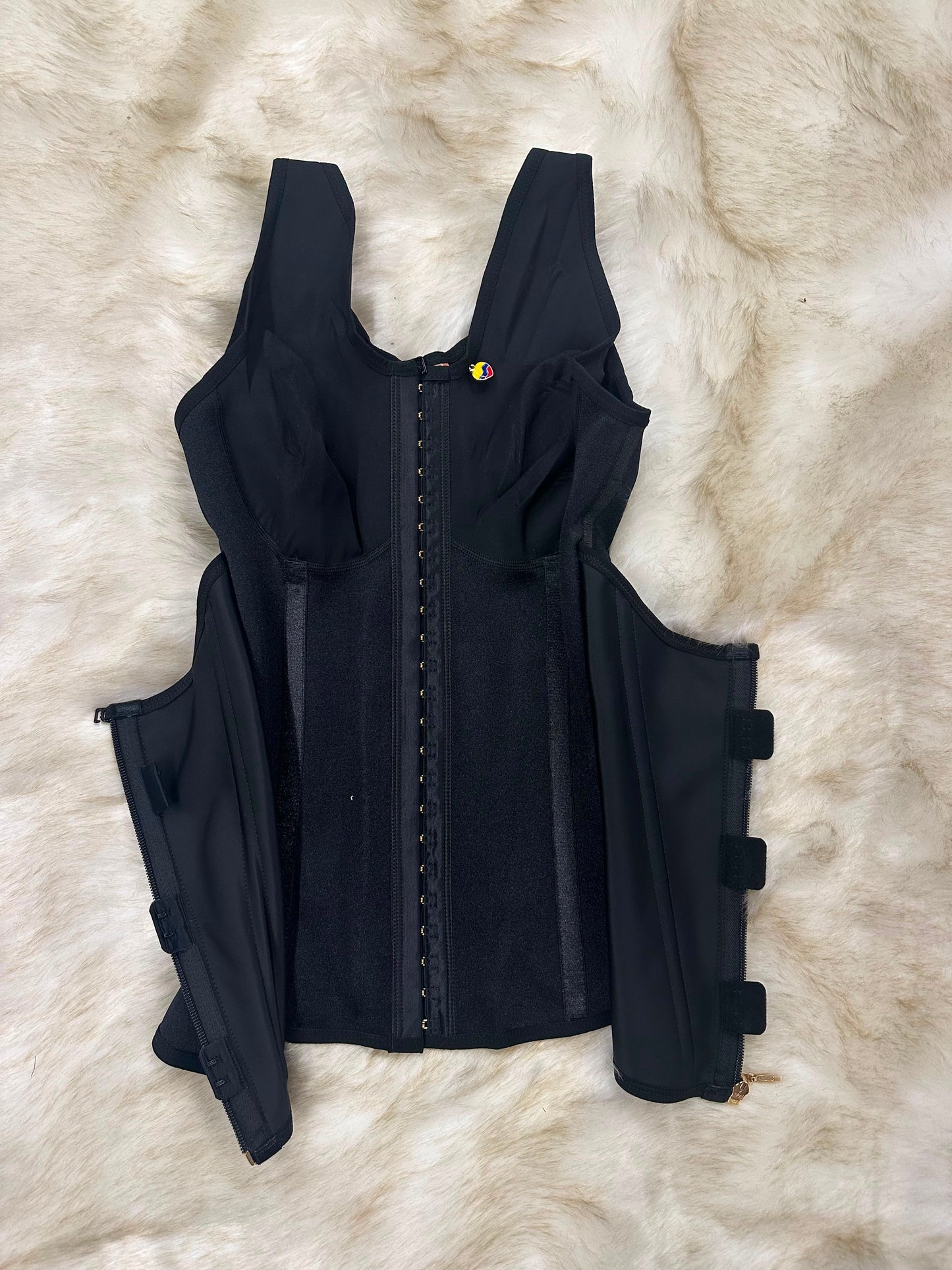Comfort 360 Shapewear Vest with Built-In Bra – High Compression, 11 Steel Bones, 3 Hook Levels & Front Zipper MC041